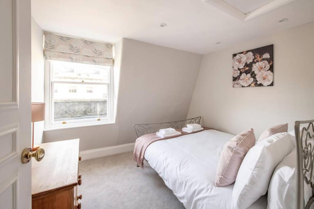 Rooftop Retreat - 2 Double Beds W/ Stunning Views Bath Esterno foto